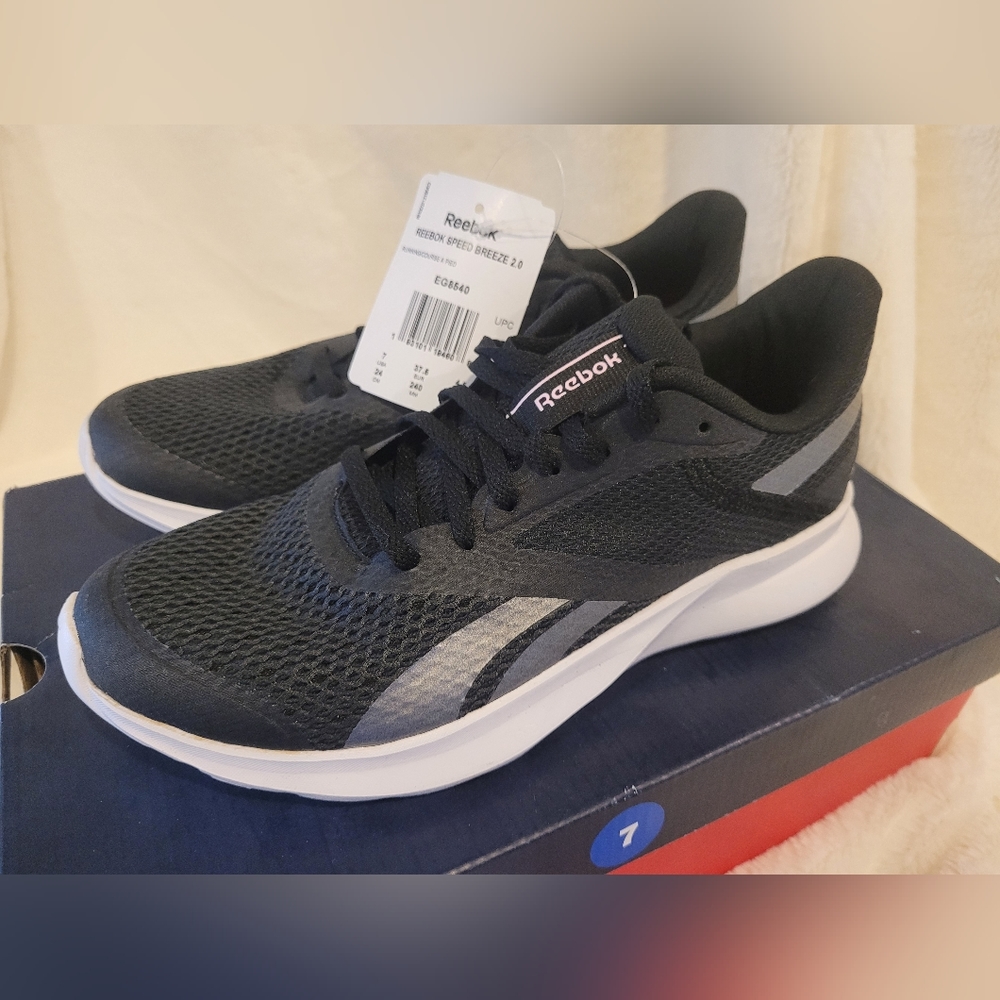 REEBOK Womens Sz7 NewWtags